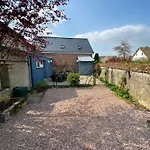 Le Jardin De Sasha Et La Noisette *