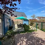 Le Jardin De Sasha Et La Noisette *