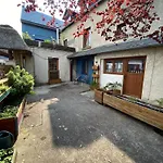 Le Jardin De Sasha Et La Noisette 에쿼뭐빌