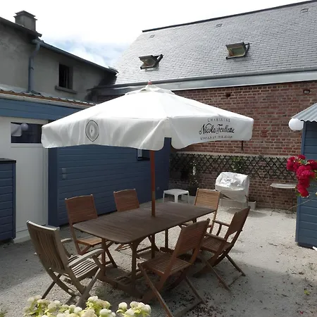 Le Jardin De Sasha Et La Noisette *