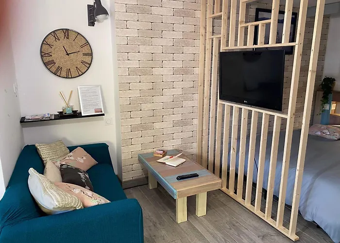 Le Jardin De Sasha Et La Noisette