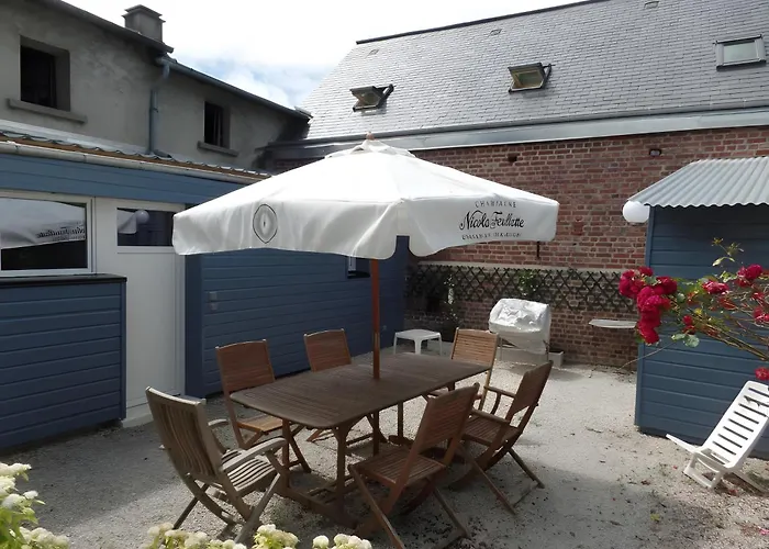 Le Jardin De Sasha Et La Noisette *